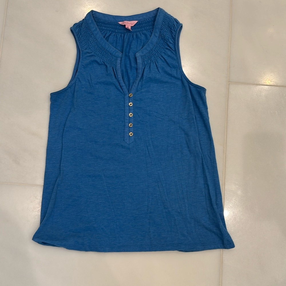 Lillly Pulitzer Size Medium sleeveless top with gold buttons